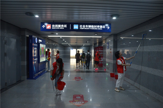 城投集團(tuán)開展“創(chuàng)衛(wèi)迎暗訪、全城大掃除”主題志愿活動(dòng)