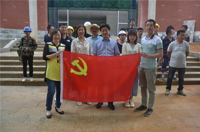 炎炎夏日送清涼，點(diǎn)滴關(guān)懷暖人心——城投集團(tuán)各黨支部開(kāi)展“送清涼”慰問(wèn)一線(xiàn)員工活動(dòng)
