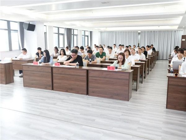 城投集團舉辦“展現(xiàn)青年風(fēng)采，奉獻青春力量”主題演講比賽